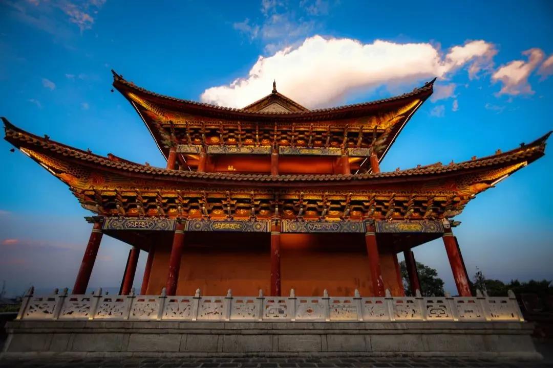 在大理城墻上逛古風(fēng)集市是一種什么體驗？