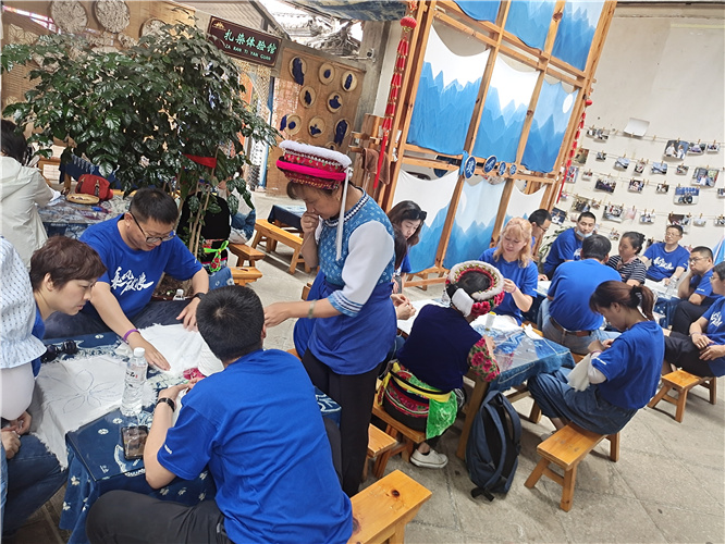 大理非遺扎染鮮花餅花漾時光體驗(yàn)團(tuán)建之旅