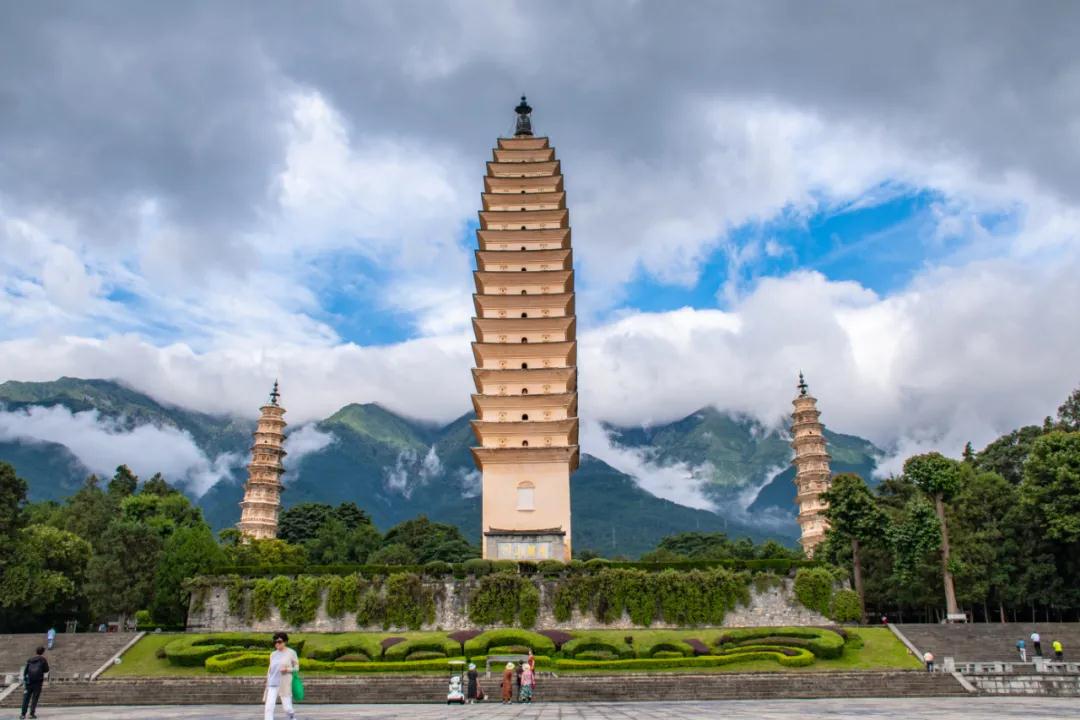 大理三座千年古塔，一座重建的崇圣寺，它的建筑文化有何出彩的地方？  大理旅游攻略