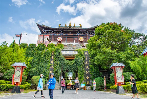 大理旅游特輯 | 閑逛天龍八部影視城，武俠世界能否勾起青春回憶？